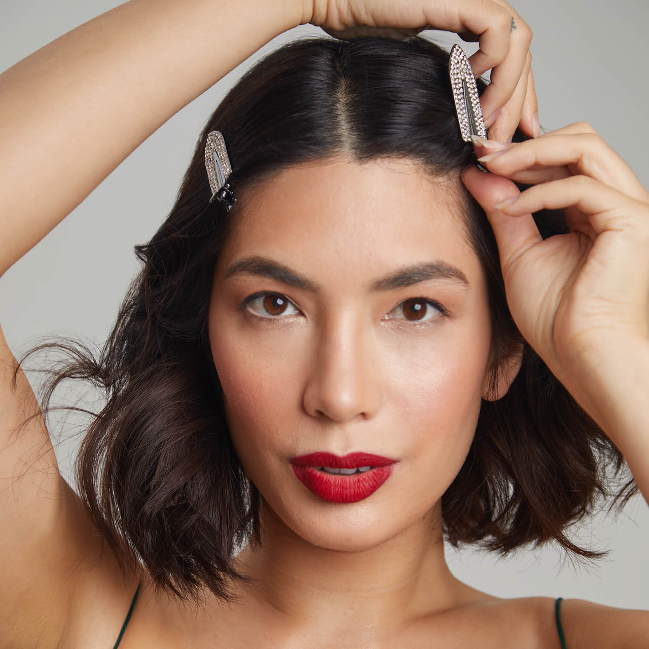 Metal Rhinestone Creaseless Clips 2pc Set- Hematite