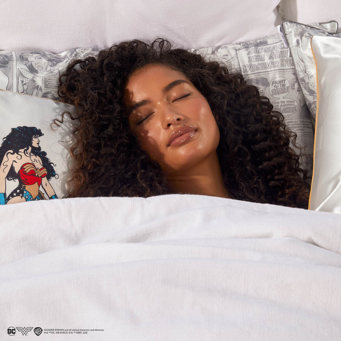 Kitsch x Wonder Woman Satin Pillowcase in Comic Print